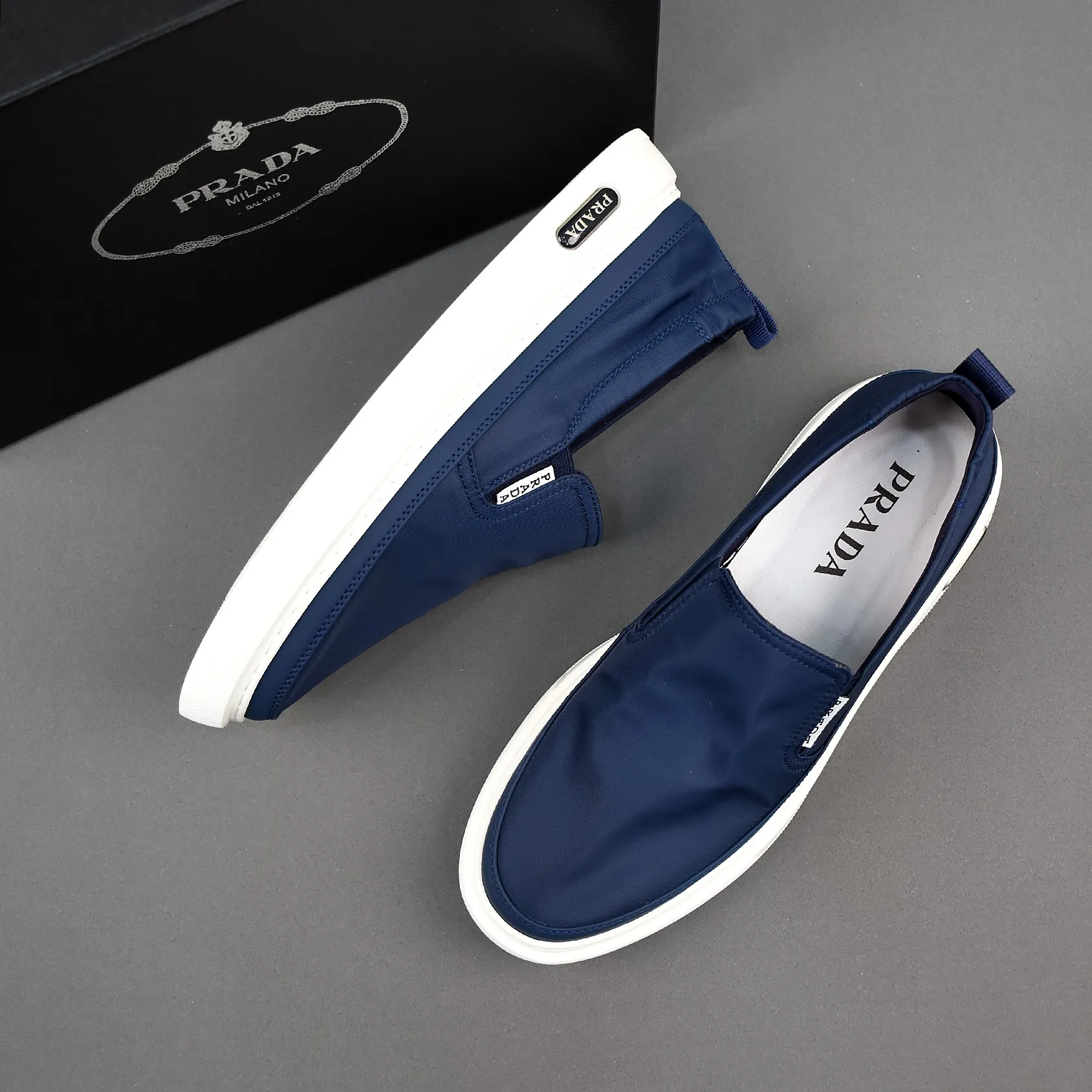 PP380❣️❣️❣️Prada breathable cloth shoes, the upper is made of comfortable and breathable fabric, and the ultra-light soft foam outsole. Men's size 39-44.